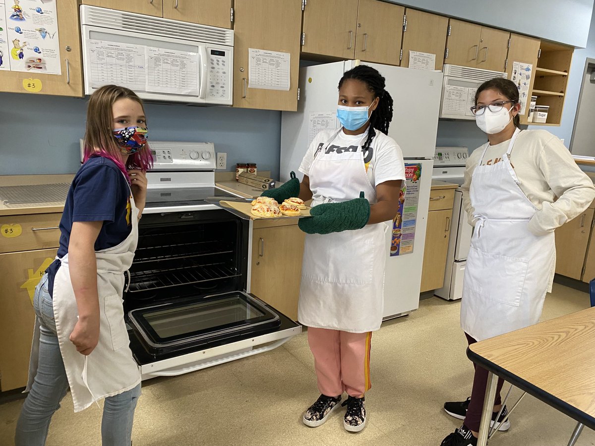 Nora Harnett tweet media