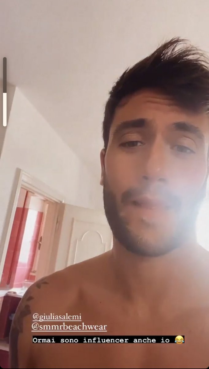 chiocciola____'s tweet photo. Raga ho bisogno di rivedere Pierpaolo con questa barba e questi capelli 

#prelemi https://t.co/ugTTuC6GGP