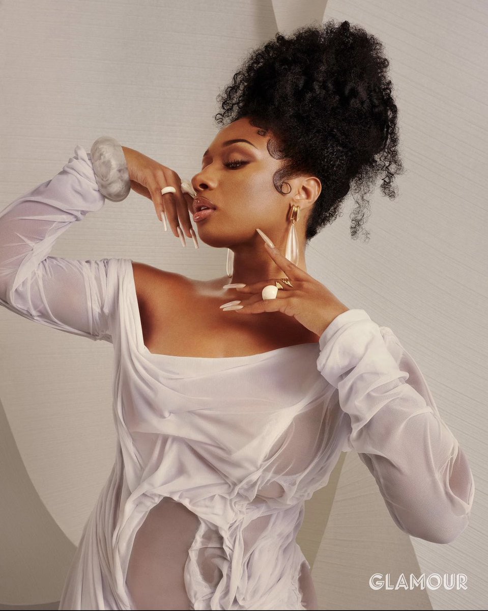 RedJacketDaily_'s tweet photo. Megan Thee Stallion is Glamour’s Women Of The Year 😍 #GlamourWOTY2021 

📸: Kennedi Carter  
Styled by: Zerina Akers https://t.co/RghFlR78eb