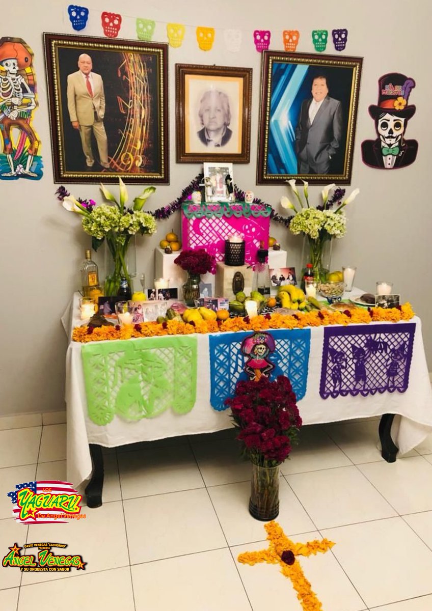 AngelVOrquesta's tweet photo. Como cada año, siempre esperándolos, con mucho cariño. #En_el_cielo_hay_cumbia #Angel_y_David_Venegas #Dinastia_Venegas #Dia_de_muertos 🎃🎃 https://t.co/XU48e8tZlr