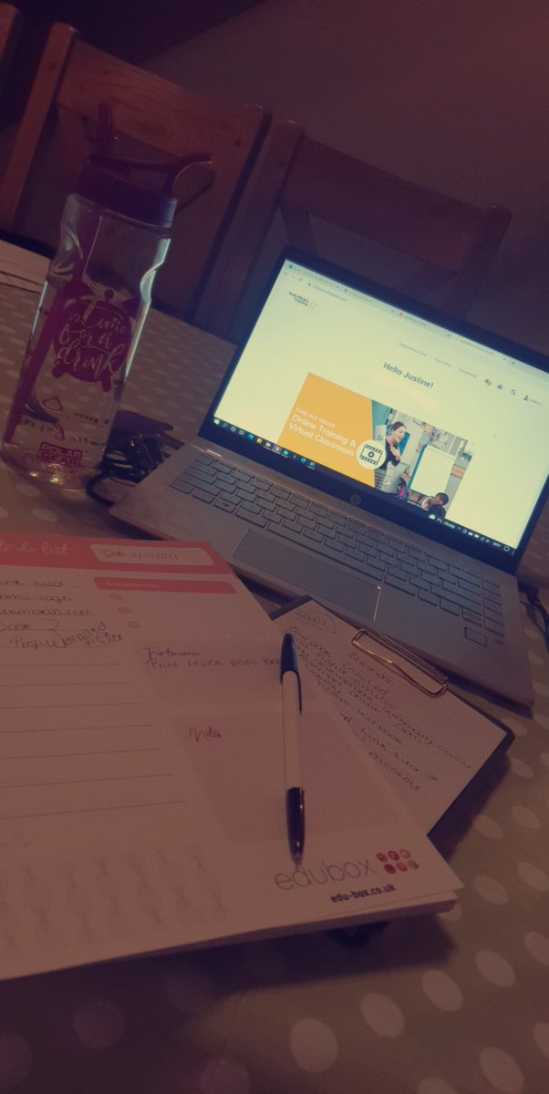 creativemissj's tweet image. A long day at placement yet still being proactive completing even more CPD 🤩
Every day is a learning day 📖
#teacherlife #PGCE2021 #Lovingmylife #Cumbria