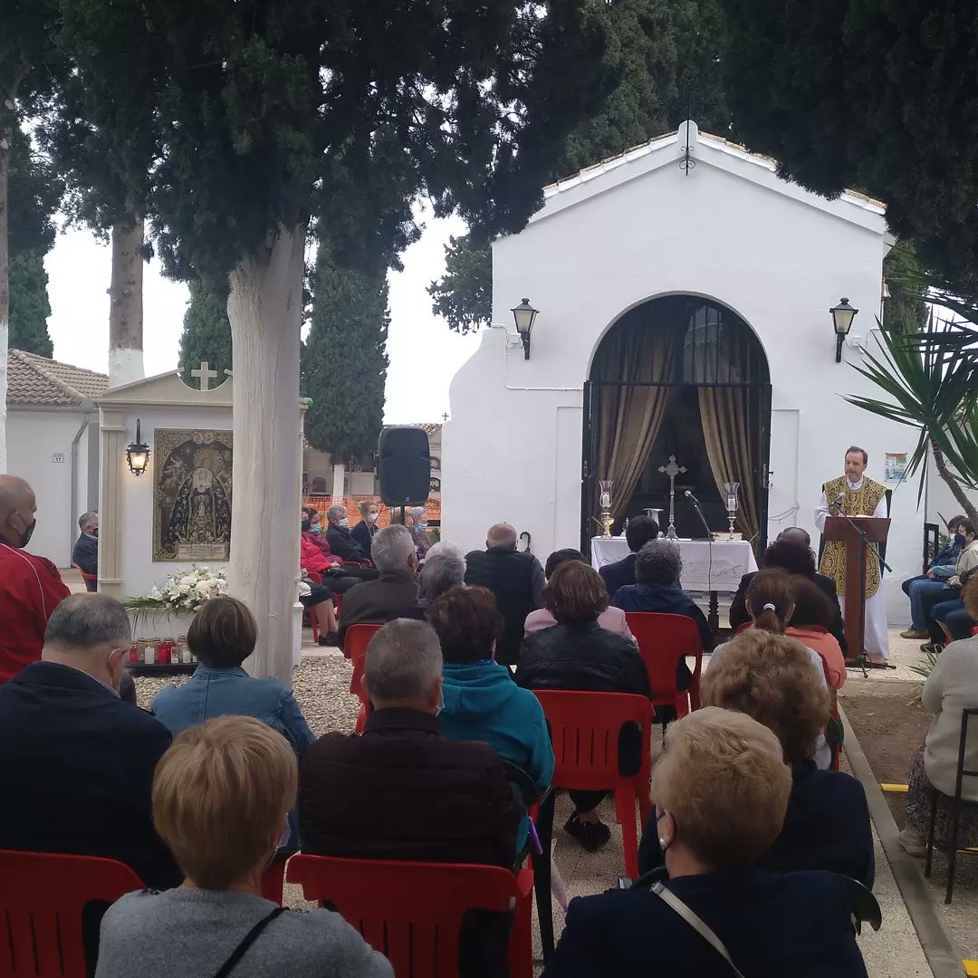 VDoloresRoda's tweet photo. En la tarde de hoy, se ha celebrado la Santa Misa organizada por nuestra Hermandad en memoria de todos los difuntos. 

En un día tan señalado, hemos pedido por el descanso eterno de todos ellos y porque cada día los recordemos con alegría y felicidad. https://t.co/Fw09xuFdXV