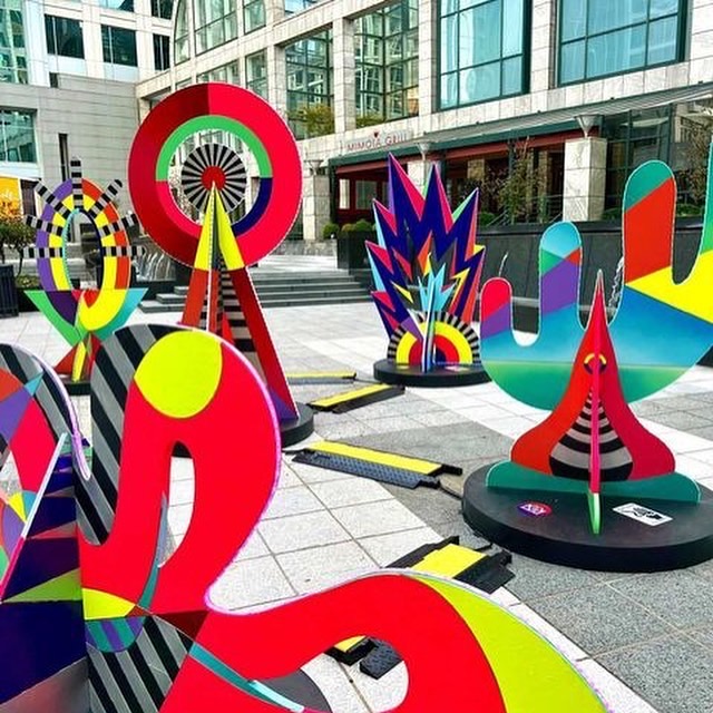BlumenthalArts's tweet photo. Thrilled to announce we have TWO new #MadeInCLT art installations ON DISPLAY NOW through Nov. 23 at Wells Fargo Plaza!
Head Uptown to take in Kiik Create's Energy Field Tokens and Aguinaldo Junior's Project 1839, graciously hosted by Wells Fargo and Childress Klein! https://t.co/icFBlndG7v