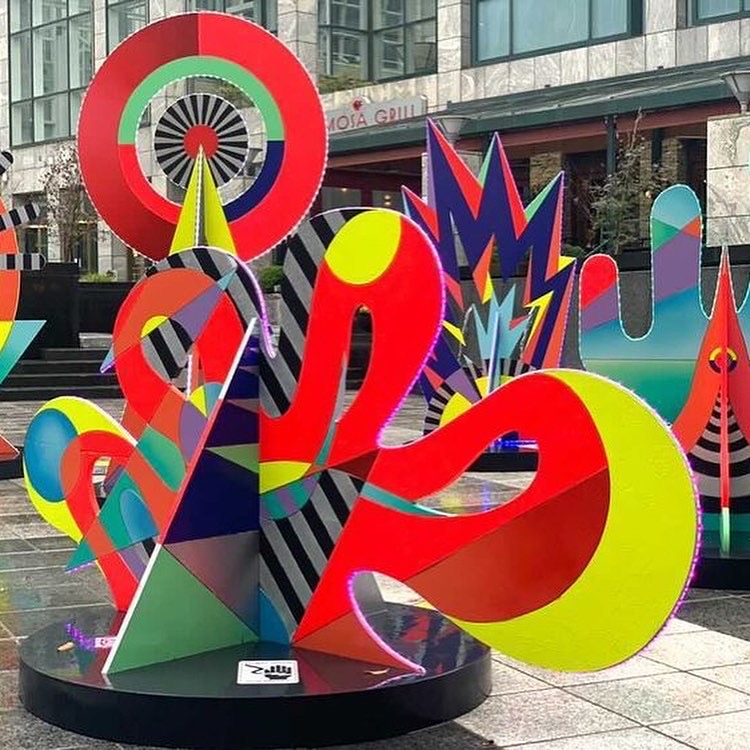 BlumenthalArts's tweet photo. Thrilled to announce we have TWO new #MadeInCLT art installations ON DISPLAY NOW through Nov. 23 at Wells Fargo Plaza!
Head Uptown to take in Kiik Create's Energy Field Tokens and Aguinaldo Junior's Project 1839, graciously hosted by Wells Fargo and Childress Klein! https://t.co/icFBlndG7v