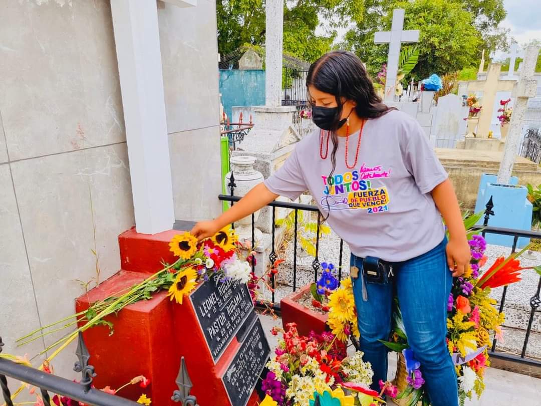 RManifiesto's tweet photo. Familiares, Militancia y Juventud Sandinista, rinden homenaje este 2 noviembre a Héroes y Mártires en la ciudad de Estelí. 

#ElManifiestoPlus 
#Nicaragua 
#NoviembreVictorioso https://t.co/DLsbIzwwRZ