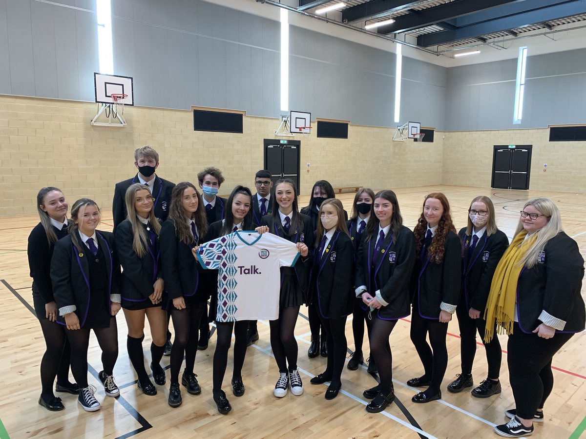 CumberAcadPE's tweet photo. 💜 Mental Health Matters 💜

@CumbernauldAcad x @_FCUnited 

Our Mental Health Ambassadors fully support @TalkToSaveLives.

If you need anyone to talk to, you can find them in the PE classroom Tuesday - Thursday lunchtimes. 

@CAStudentVoice 
@CAHWB 

💜#ItsOkayToNotBeOkay https://t.co/Xh7HhPy2cH