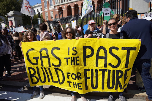 kelseywirth1's tweet photo. With climate talks ongoing in Glasgow, we have the chance right here in MA to move boldly&amp;equitably away from dirty harmful gas @MassLegislature: $20 Billion could buy us the #FutureOfHeat we want. Safe Affordable #CleanHeatNow #RedirectGSEP @EEASecretary @BarrettSenate @jeffroy https://t.co/OTRVZRSTMp