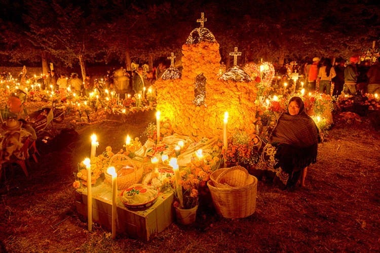 DaF_MaR7's tweet photo. El día de hoy honramos y recordamos con mucho cariño a quienes ya no están con nosotros. Celebramos su recuerdo en este Día de Muertos,
#DiaDeMuertos #FelizMartesATodos https://t.co/no9yiPrDjU