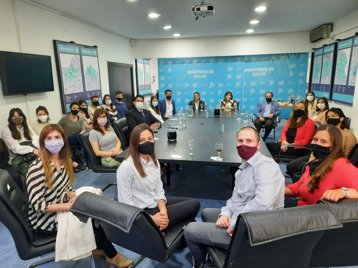 Hoy le dimos la bienvenida a las y los residentes ingresantes en la especialidad de Derecho y Salud. Se trata de una incorporación histórica para el sistema de residencias de <a href="/BAProvincia/">Gobierno PBA</a>. 

<a href="/VictoriaAnadn/">Victoria Anadón</a> 
<a href="/alexiannavarro/">Alexia Navarro</a> 
<a href="/roveremarior/">roveremarior</a> 
<a href="/escdegobierno2/">Escuela de Gobierno en Salud</a>