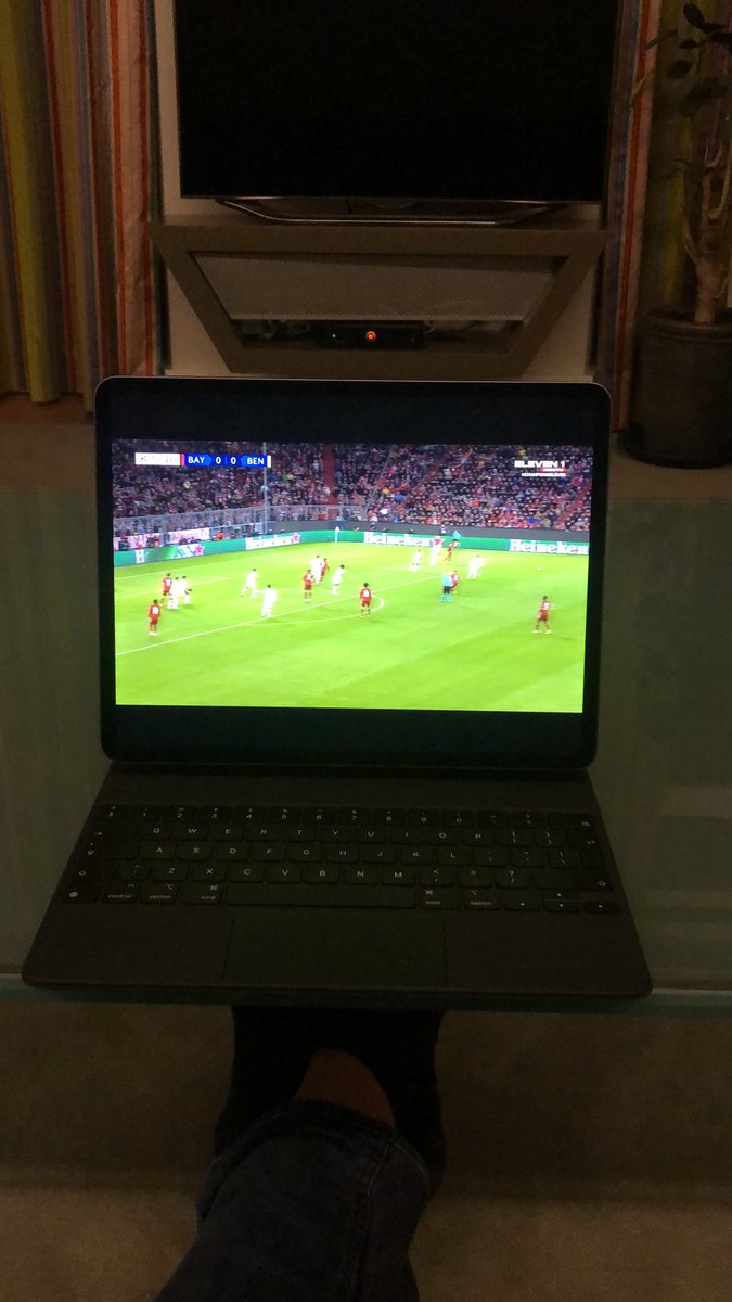 Sempre juntos.
Vai <a href="/SLBenfica/">SL Benfica</a> #UCL