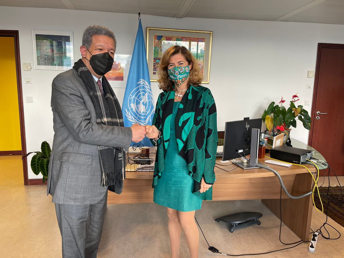 Leonel Fernández (@leonelfernandez) on Twitter photo Grato encuentro con @Gabramosp, Directora General de Ciencias Sociales y Humanas de <a href="/UNESCO_es/">UNESCO en español 🏛️#Educación #Ciencia #Cultura</a>, con quien, en nombre de <a href="/FUNGLODE/">FUNGLODE</a>, hemos acordado trabajar un documental sobre la primera rebelión de esclavos en el Nuevo Mundo, hecho ocurrido en Nigua, San Cristóbal, en 1522. Grato encuentro con @Gabramosp, Directora General de Ciencias Sociales y Humanas de <a href="/UNESCO_es/">UNESCO en español 🏛️#Educación #Ciencia #Cultura</a>, con quien, en nombre de <a href="/FUNGLODE/">FUNGLODE</a>, hemos acordado trabajar un documental sobre la primera rebelión de esclavos en el Nuevo Mundo, hecho ocurrido en Nigua, San Cristóbal, en 1522.