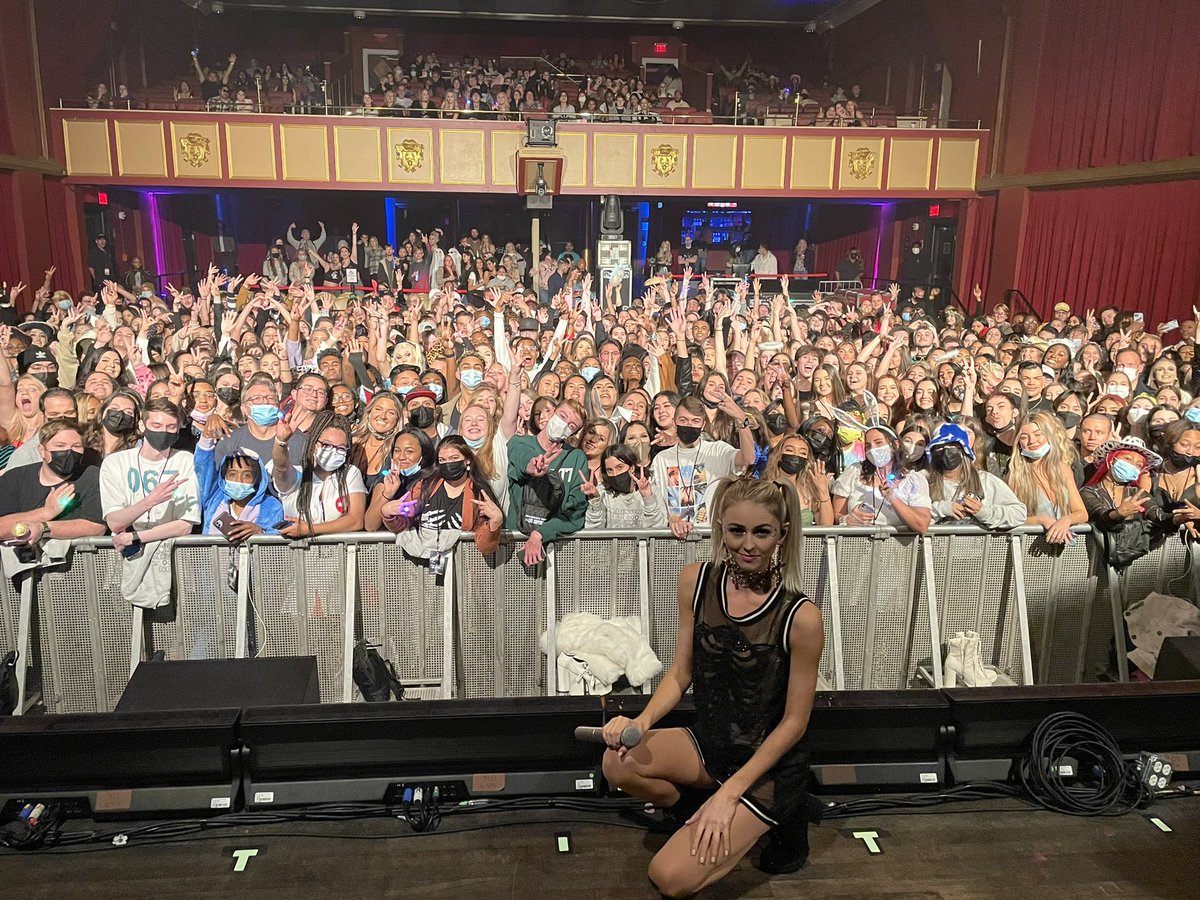 audriix_'s tweet photo. 💀🕸 #LSTAtlanta #LifeSupportTour #madisonbeertour #madisonbeer #tourlife @BuckheadTheatre https://t.co/fpCFW9ROV4