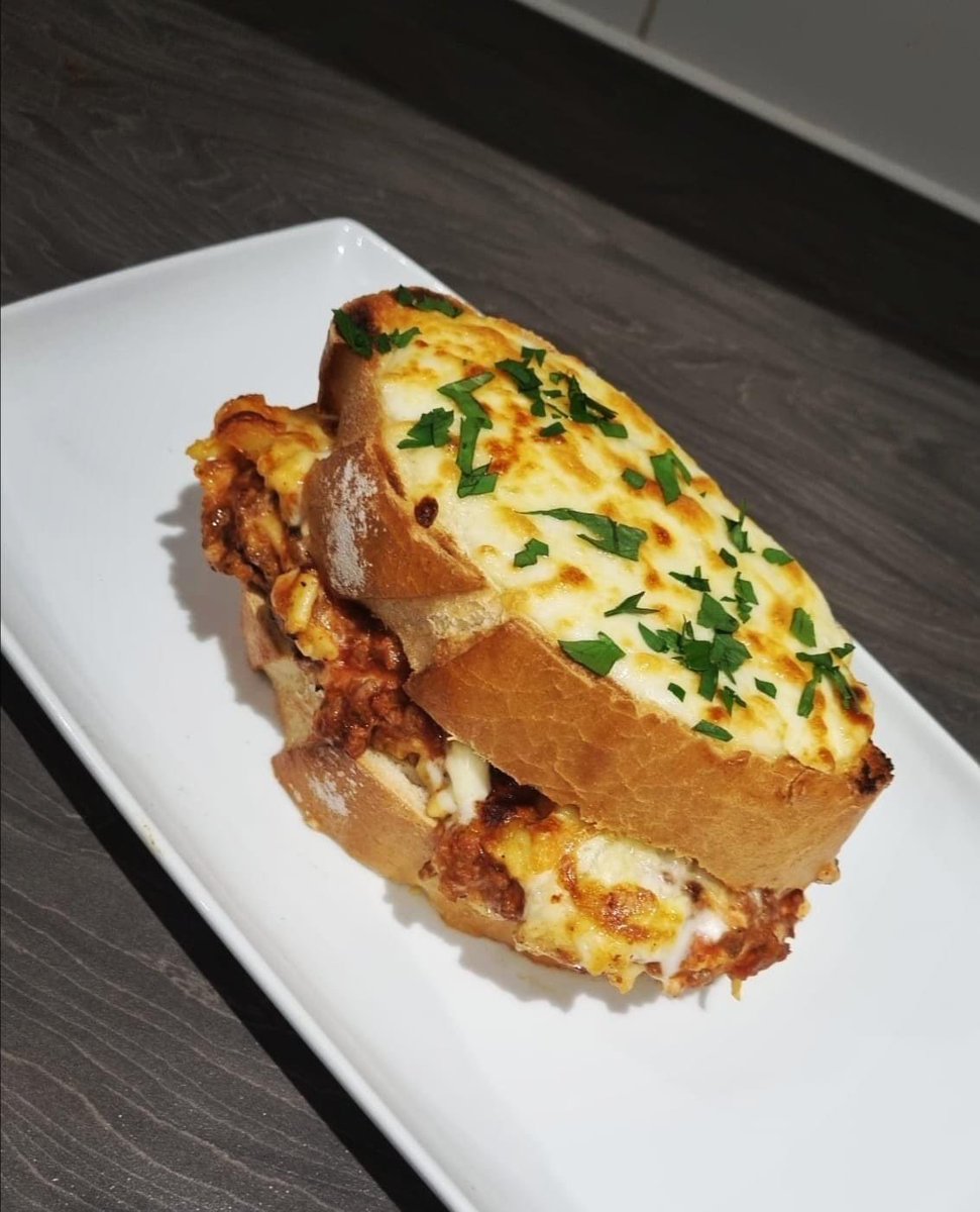 ratemyplatenow's tweet photo. Lasagna &amp; Garlic Bread Sandwich by Lee S https://t.co/xQMDIVx0pK