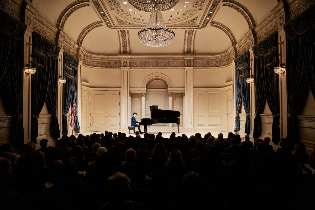 BobbyLewisWTSP's tweet photo. Robert Fleitz learned to play piano from dad. He played at Carnegie on Oct 18, his mom's birthday. He won a music contest, which enabled him the chance to play Carnegie: "Such a special honor," he said. Patrick teaches piano at Robert’s former school Harrison School For the Arts. https://t.co/g2fp7JDFJN