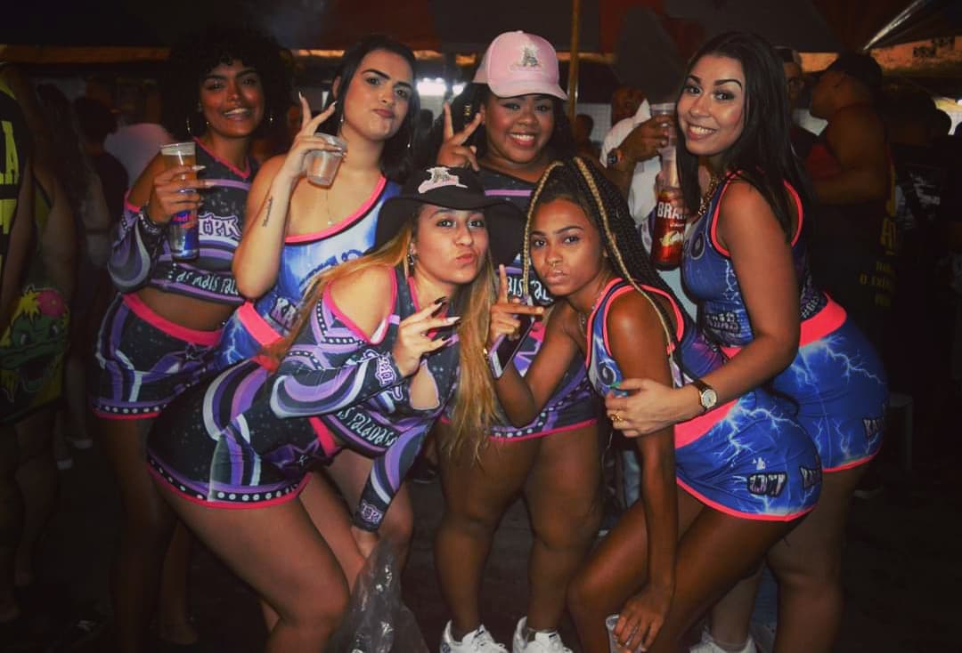 AsKaralhadas's tweet photo. As Karalhadas no evento da turma @IRONIA14ANOS la no Sapê!
dia 7 estamos por lá novamente, hein!
papo de beleza, tá mo? as para tudo da estrela! 🥰💗✨🦋
#ASMAISFALADASDOMORRÃO
#ASPARATUDODAESTRELA
#ASKARALHADASDEPILARES
#TREMDASK
#UNIÃODASK https://t.co/VEMFwrcOkg