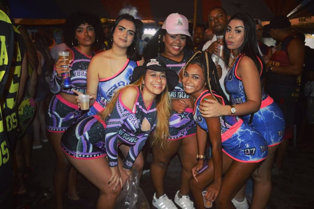 AsKaralhadas's tweet photo. As Karalhadas no evento da turma @IRONIA14ANOS la no Sapê!
dia 7 estamos por lá novamente, hein!
papo de beleza, tá mo? as para tudo da estrela! 🥰💗✨🦋
#ASMAISFALADASDOMORRÃO
#ASPARATUDODAESTRELA
#ASKARALHADASDEPILARES
#TREMDASK
#UNIÃODASK https://t.co/VEMFwrcOkg
