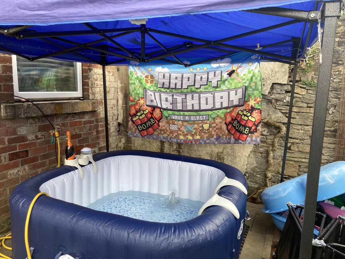 Just to show that you don’t need a massive fancy house for a hot tub, this is just a normal mid terrace. No space 🤷‍♂️ no problem 👍