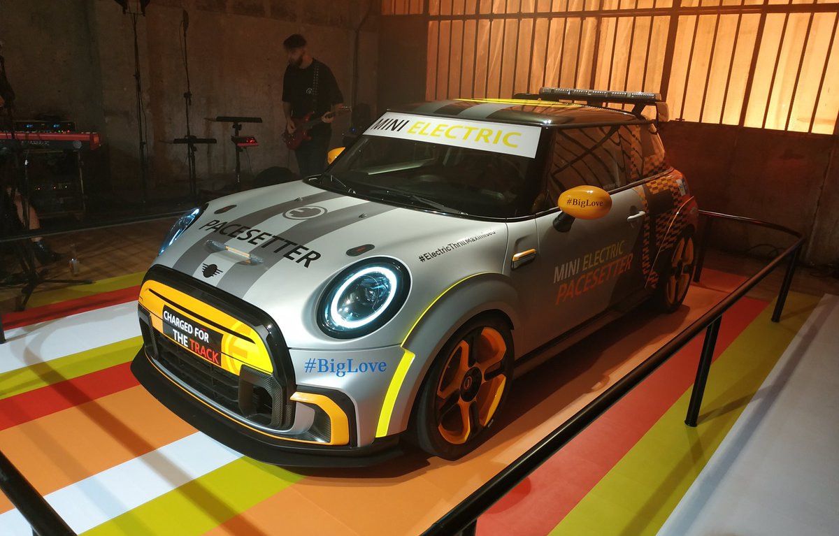 4TroxoiGreece's tweet photo. MINI Electrified Event, με highlight της βραδιάς το ΜΙΝΙ Electric Pacesetter, ένα αμιγώς ηλεκτρικό όχημα που σε επιλεγμένους αγώνες της Formula E της έβδομης σεζόν εκτέλεσε χρέη Αυτοκινήτου Ασφαλείας.
#ΜΙΝΙ #MINIElectric #RaisedbyRacing @MINI @MINIHellas 🔌👇 https://t.co/4kzPkr4NkN