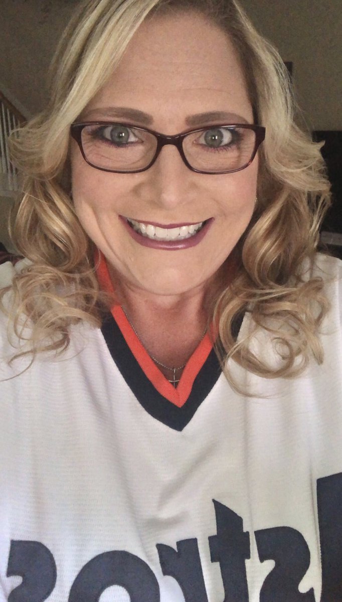 becky_brock27's tweet photo. #GameDay #Astros #WorldSeries #ForTheH #Baseballismylife #ILiterallyLoveAltuve #Believe #NeverSettle #WeAreOne #HTOWNvsEVERYONE https://t.co/bJqLGcikNd