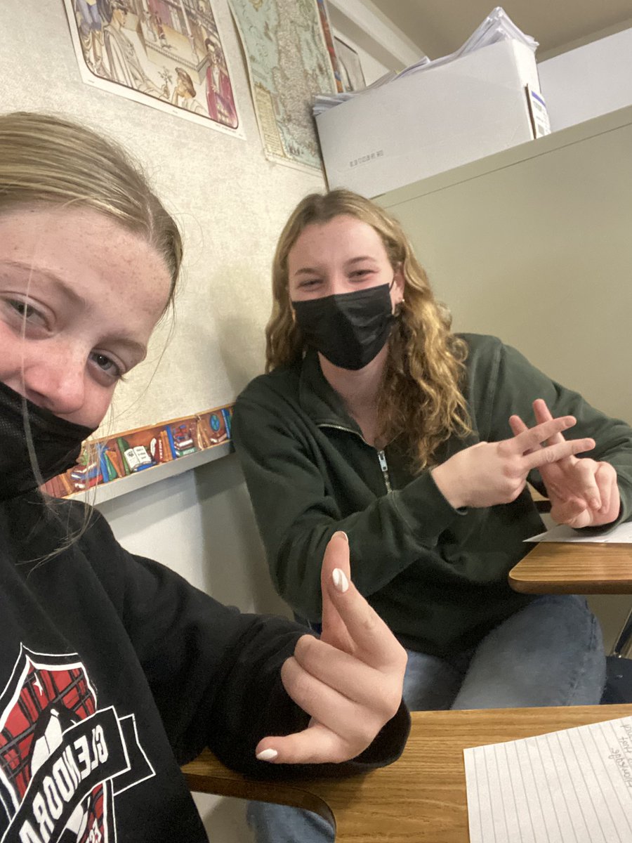 HaylieMorgan189's tweet photo. today vanessa and i decided to start loving ourselves. i would like to thank mr blades for this inspiration #mentalawareness #selflove https://t.co/sc9lyhMaLt