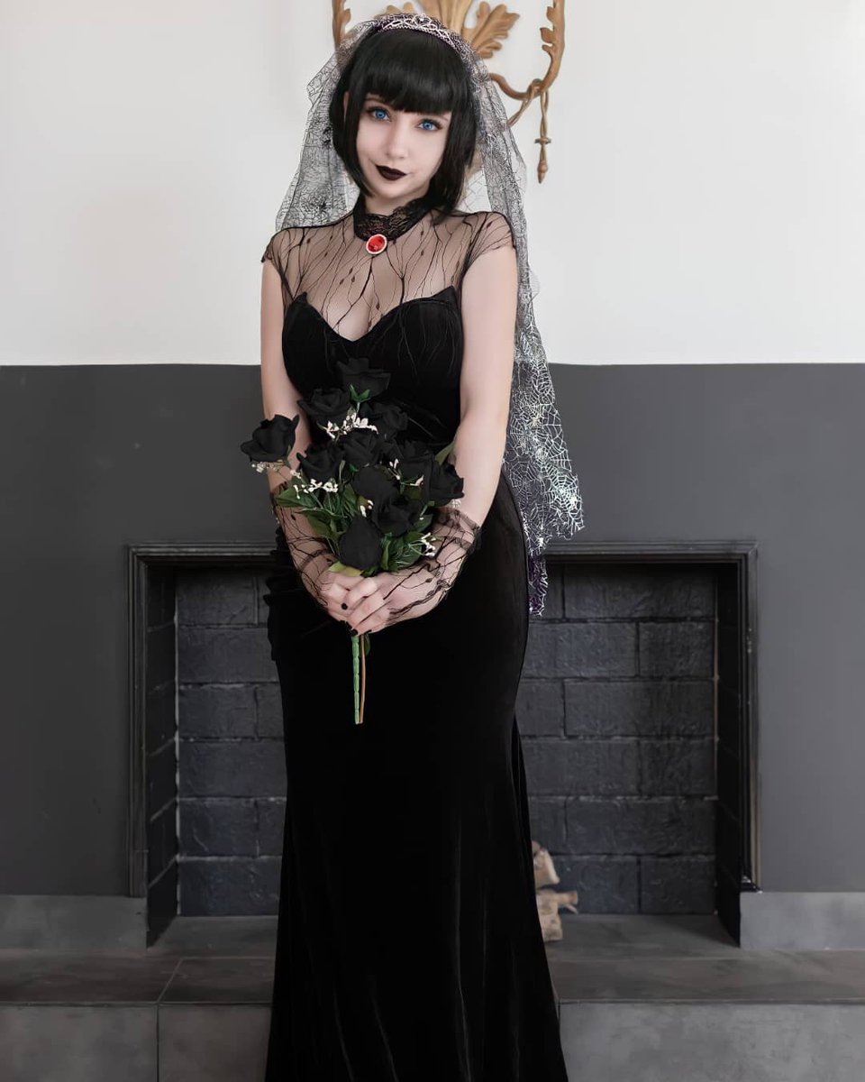 CosplayBuzz's tweet photo. Mavis in Hotel Transylvania🖤🦇
Cosplayer: @yuno_the_loose_cannon
Wig Style: TBZ873A
https://t.co/eVde1AFpW3
#cosplaybuzz #cosplay #cosplaygirl #shortwig #blackhair #blackwig #hairstyle #cosplaygirl #cosplayer #mavis #maviscosplay #mavisdracula #hoteltransylvania #gothcosplay https://t.co/K1R7qiNaTo