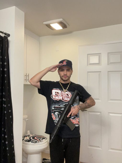 5’4 On A Good Day.’s pics and videos