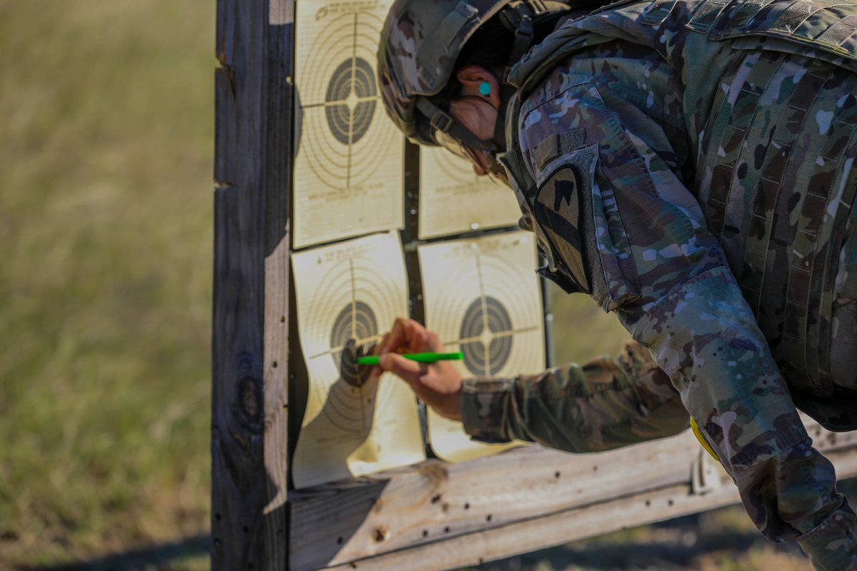1stCavalryDiv's tweet photo. #Wagonmaster Troopers zero their M4 Carbines, leading to their biannual qualification range.
The M4 qualification table incorporates standing unsupported, prone unsupported, prone supported, kneeling supported and standing supported positions.
#FirstTeam #CavLethal
@iii_corps https://t.co/CZ4q9uE49n