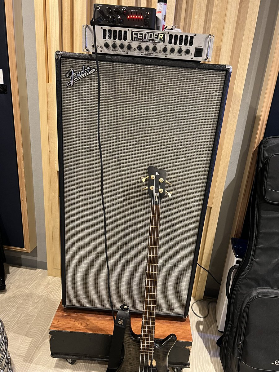 ENO5150's tweet photo. まずはベースでスタジオです🎸🎸
Fenderのキャビネットめちゃいいね😌
#Warwick #microtubes https://t.co/ZQuz1X65eB