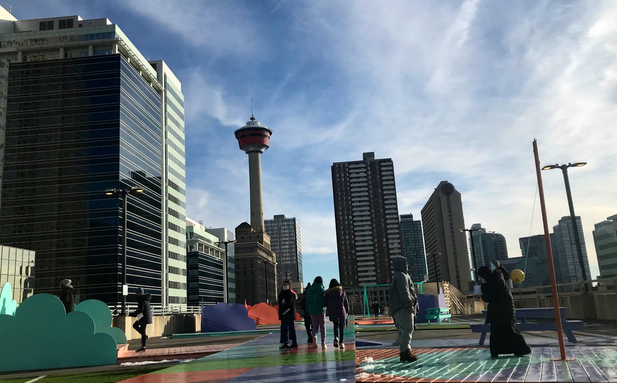 PalsClass's tweet image. With only 3% dedicated park space in Calgary’s downtown district, urban planners have had to reimagine under-utilized spaces to make communities more inclusive and diverse. Today we visited High Park; an urban park space built on the 6th floor of a parking garage! #2School