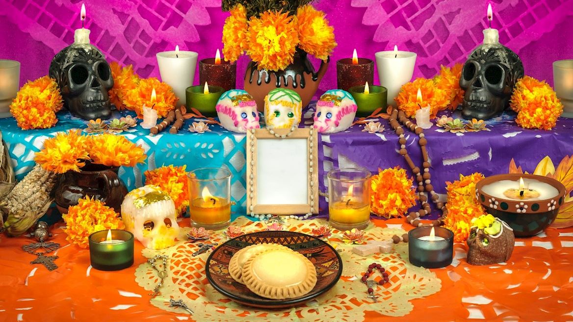 eltonecastv's tweet photo. #DiaDeMuertos y #Mexicodiademuertos 
Hoy celebramos a los seres amados que se fueron del plano terrenal pero que siguen con nosotros en nuestra mente y en nuestro corazón.
Te necesito papá
te extraño gato https://t.co/4eMUMZaqHN