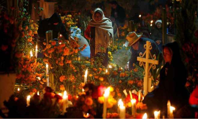 eltonecastv's tweet photo. #DiaDeMuertos y #Mexicodiademuertos 
Hoy celebramos a los seres amados que se fueron del plano terrenal pero que siguen con nosotros en nuestra mente y en nuestro corazón.
Te necesito papá
te extraño gato https://t.co/4eMUMZaqHN