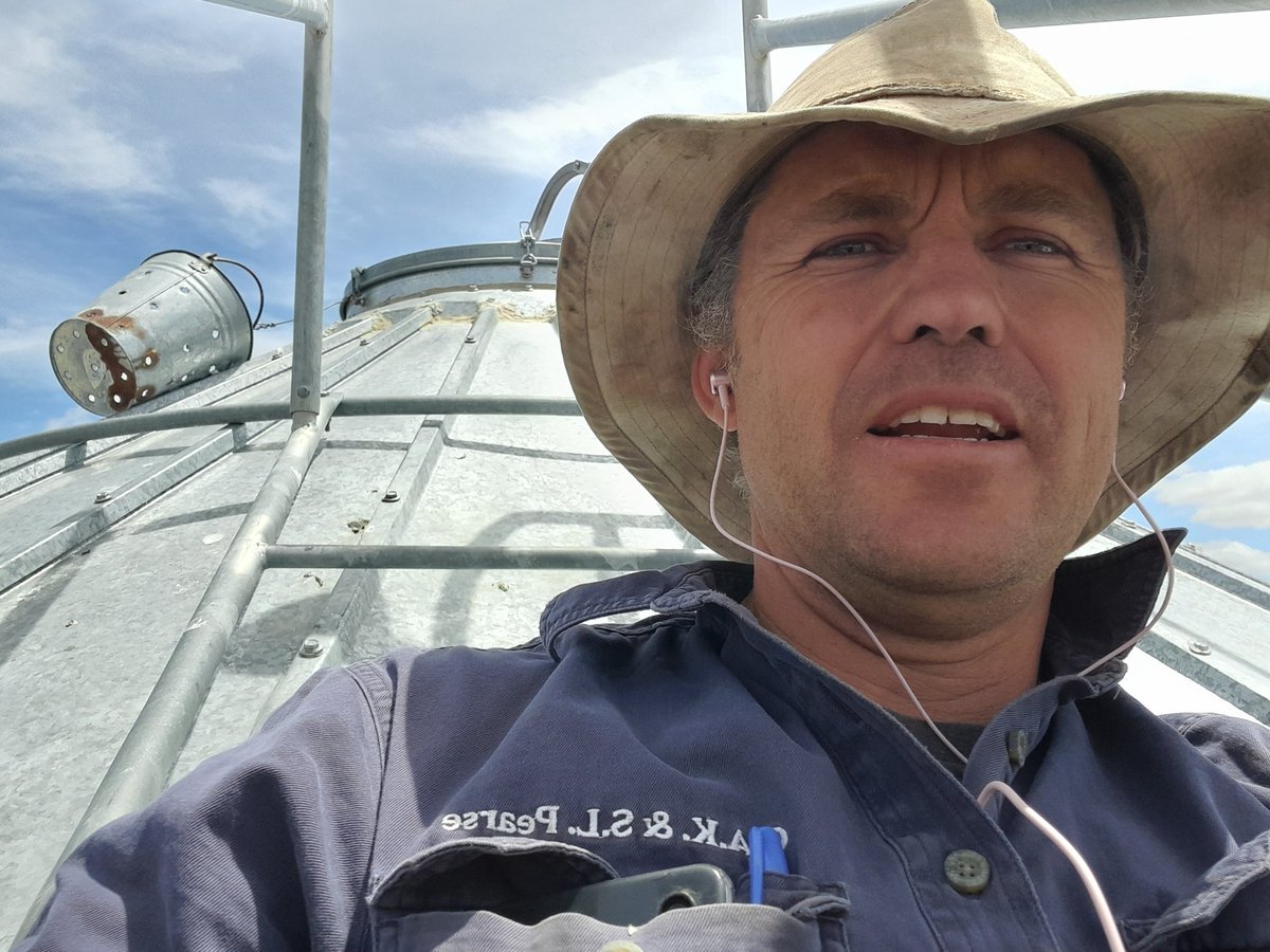Oscarthefarmer's tweet photo. How good is rural data. #datadrought
Just went to do a @SkyNewsAust interview near Ute's signal booster... no connection.
Even had to try from the top of the big silos, but even that failed!
Ahh well. In the end the only audience was a Lousy Jack! https://t.co/2T4wsYuYIe
