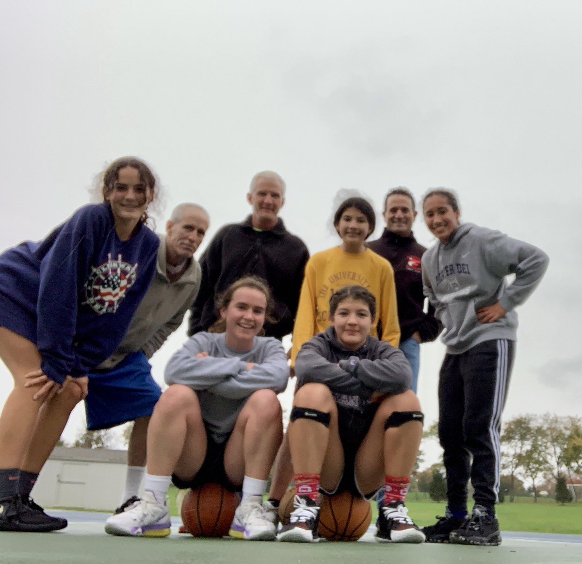 LuHughesNJ's tweet photo. Rain or shine, these girls work! #TomFlaherty rocks! https://t.co/2lv57vSXth