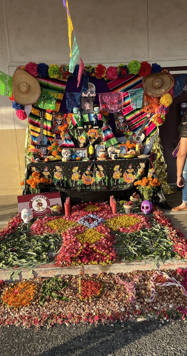 RachelAceRey's tweet photo. Enjoy the beautiful Altars that our schools and district departments put together for our families to enjoy on Dia de Los Muertos. https://t.co/NQKWYGPSNv