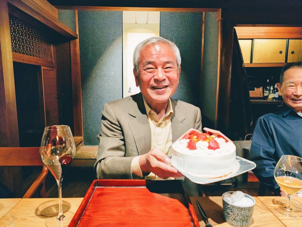 sacchiy0608's tweet photo. 今朝は奈良県にある橿原考古学研究所付属博物館の式典。
向かって左から荒井正吾知事、元文化庁長官の青柳正規研究所長、関西フィルの浜橋専務理事。昨晩は素敵な食事会。式典では林そよかさんの新作をコンサートマスターの岩谷祐之さん首席ヴィオラの中島悦子さんが演奏↓
https://t.co/IjeLGXxKTd https://t.co/jbwAgsmUbb