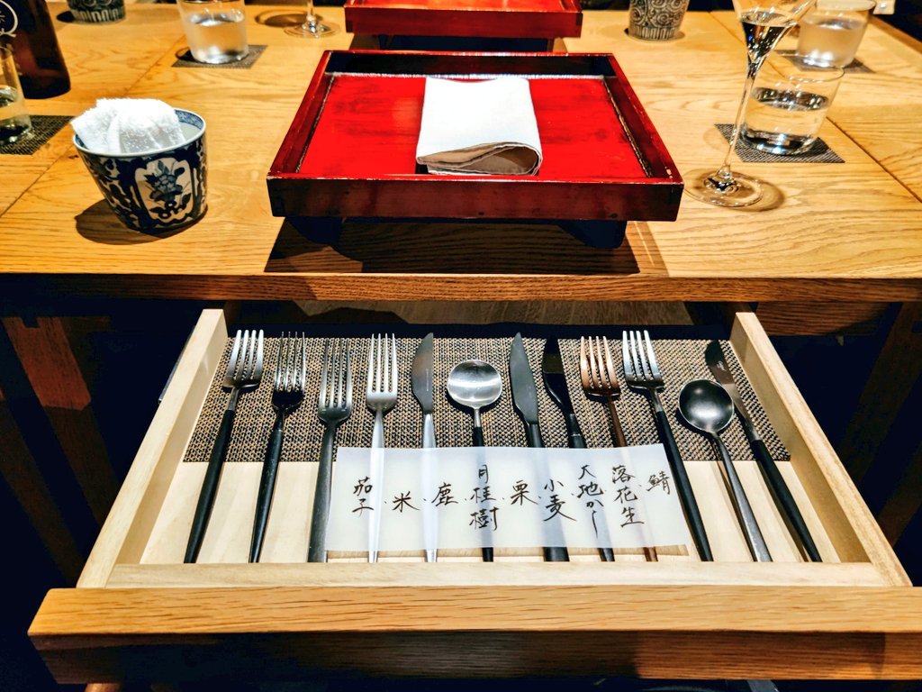 sacchiy0608's tweet photo. 今朝は奈良県にある橿原考古学研究所付属博物館の式典。
向かって左から荒井正吾知事、元文化庁長官の青柳正規研究所長、関西フィルの浜橋専務理事。昨晩は素敵な食事会。式典では林そよかさんの新作をコンサートマスターの岩谷祐之さん首席ヴィオラの中島悦子さんが演奏↓
https://t.co/IjeLGXxKTd https://t.co/jbwAgsmUbb
