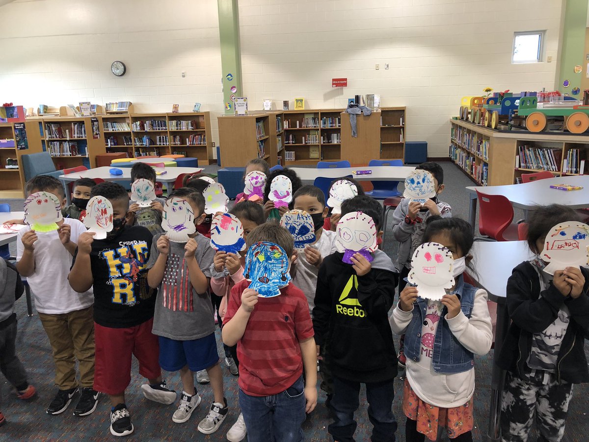 NISDmartinlib's tweet photo. Read this amazing book and Ss learned about our Skulls and then worked on our fine motor skills and hand eye coordination by making paper calaveras! @NISDmartin @NISDLib @NISDElemSS #DiaDeMuertos #luchadoralibrarian #martinreads https://t.co/8xfaH1LzLl