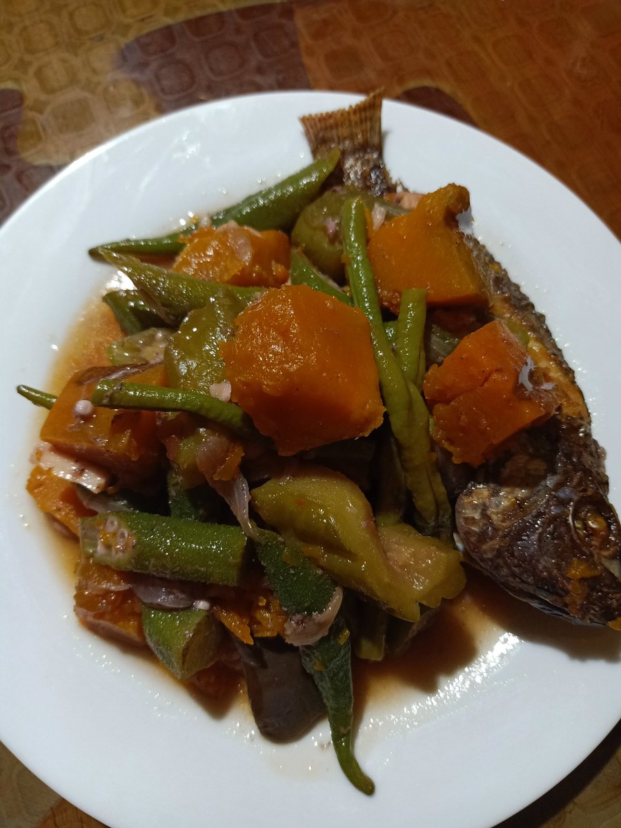 SuvaYen's tweet photo. My vegetables with fried telapya😋
#blessedall🙏 https://t.co/LQGHJJoX3w