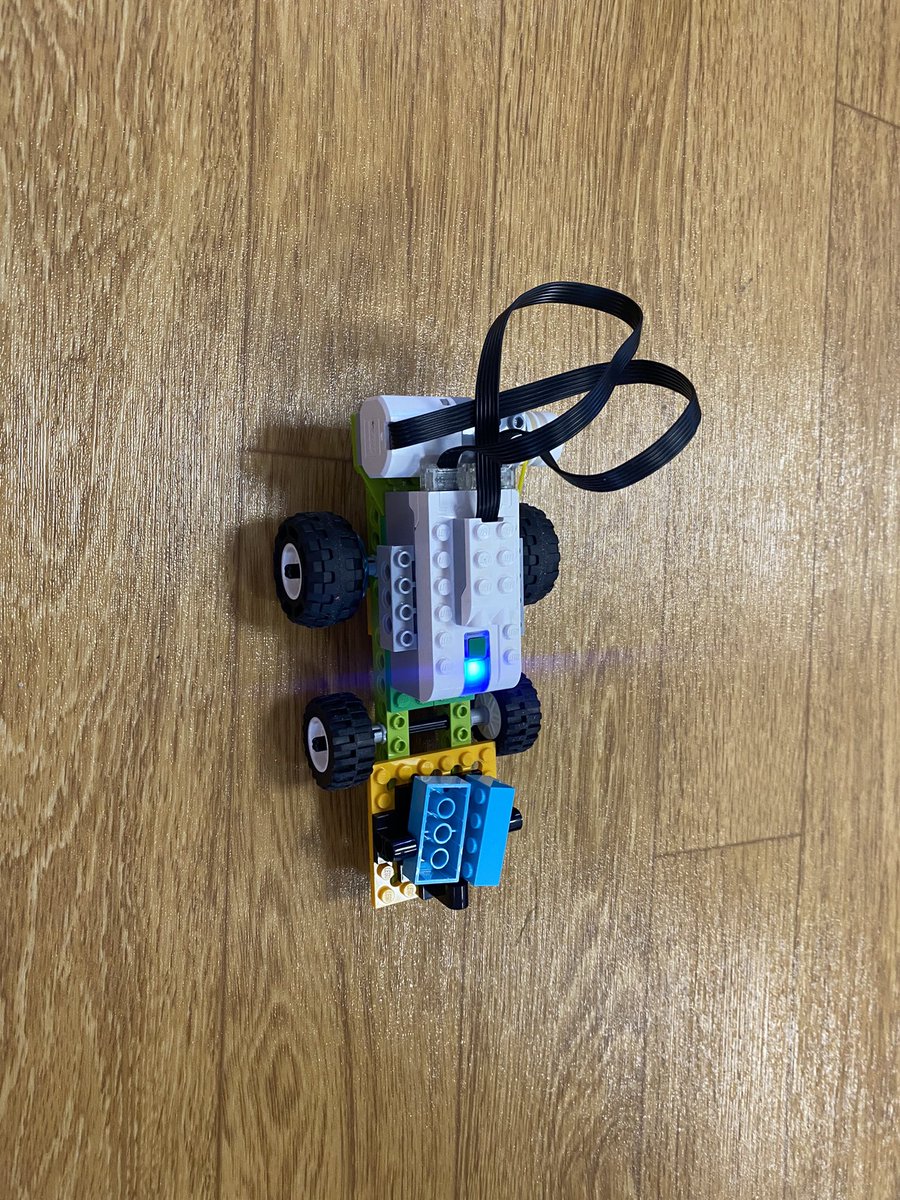 wiljonEDU's tweet photo. The timeless toy lego, great for facilitating problem solving, communication, collaboration and creativity. Today students were tasked with creating life hacks to make their daily lives a little easier @LEGOEngineering https://t.co/VGz5QdkViQ