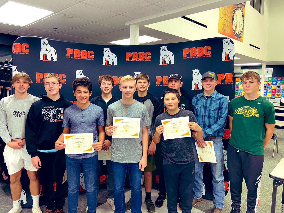 Larimore_FB's tweet photo. 🐾 2021 FB Awards Night 🐾

🏆Seniors
🏈Team Awards
🐾Core Value Awards
📚Academic All-Region https://t.co/JE3D8WuPn2