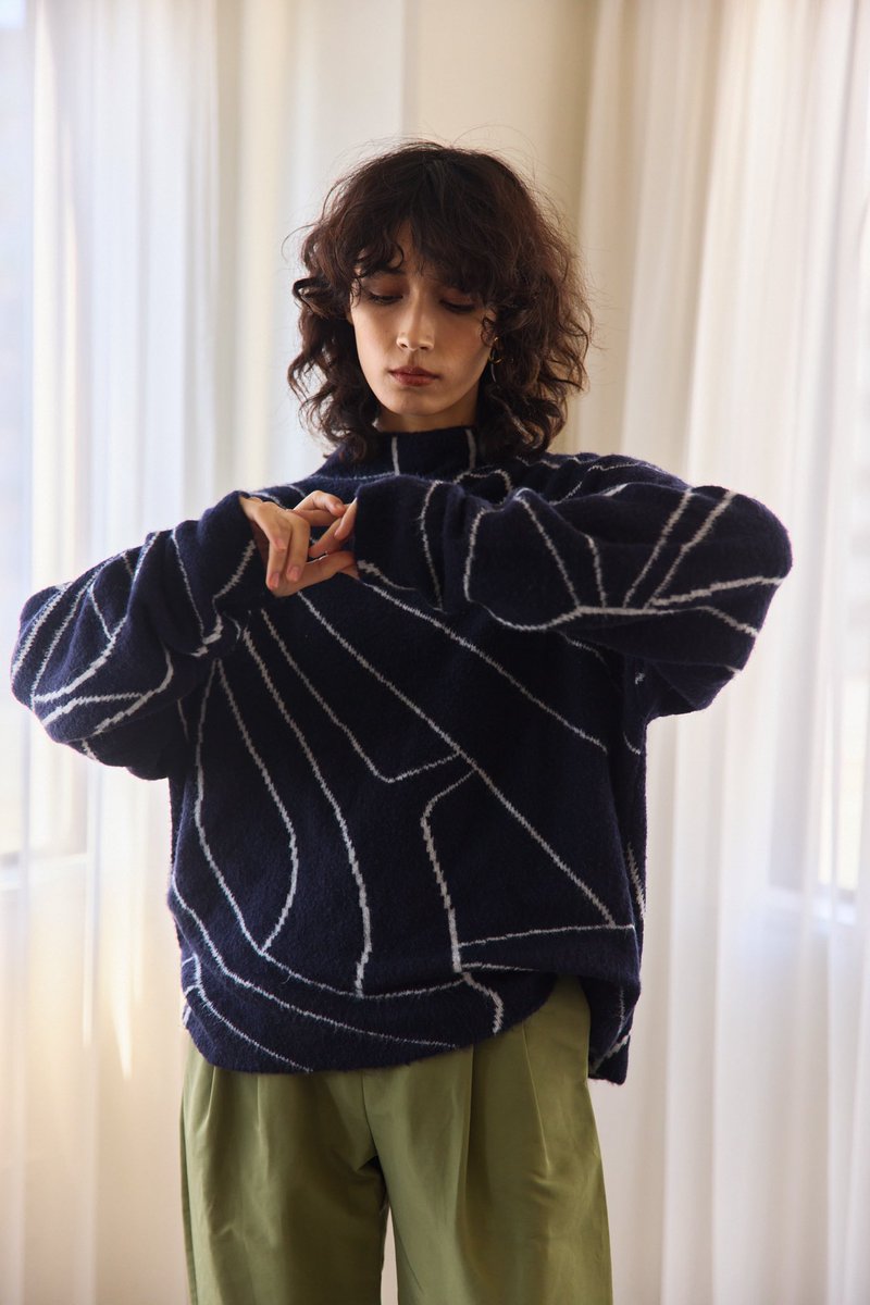 olnenue's tweet photo. 【11/10 新作発売開始】

次回の新作は11/10(水)発売開始！
シンプルながらも印象的な柄が特徴のニットはふわっふわの手触りで
今から春先まで使えるアイテム🥺🌸

Pattern Knit
Beige/Red/Navy

他の新作も随時解禁予定✨
お楽しみに🤍

#OLNENUE
#オルネヌー https://t.co/7DQqOJkJ2v