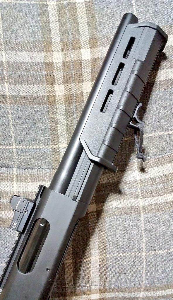 Bukisounin_KIRA's tweet photo. 今日の武器商人(笑)
#CYMA #CM357 #スポーツライン #TAC14 のその後…依頼が下部M-LOKモドキに脱着式ハンドストップいけるかチェックだ🤔結論イケる👍固定用の１箇所除き要加工で任意の場所を即時選択・運用出来ます(笑)ただ、ハンドストップ側に過度なストレスが…小さい稼働爪ひとつでロックだし😅 https://t.co/3VgS2RtzFx