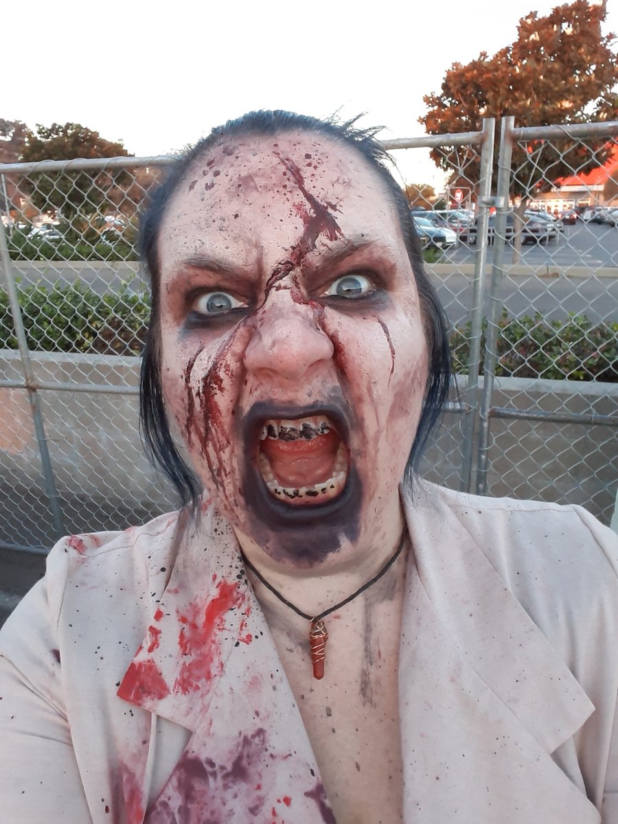 FoxfireAnomaly's tweet photo. 🖤🎃THAT'S A WRAP!🎃🖤
Thank you to all the cast, crew and customers who made #TheDisturbance at @thehauntedhotel this year an AMAZING haunt!! The following thread is going to have all the incredible makeup I was honored to have on my face this season!! https://t.co/DkwfoPtGRx