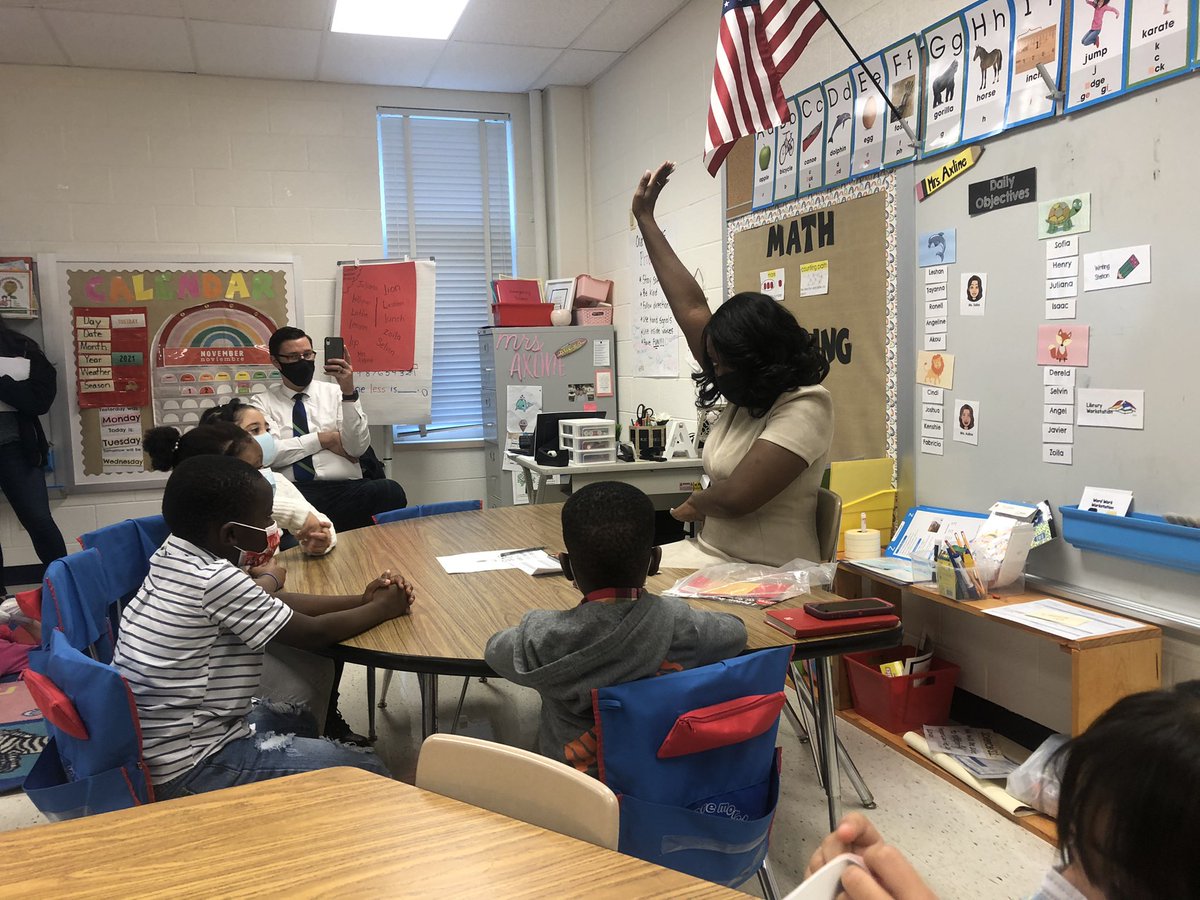 ApWmes's tweet image. Today at WMES, the kindergarten and grade 1 teams observed model lessons during a literacy lab site with our Lavinia partner. #WMES #wolvesatwork @BSimonMCPS @FranAvilaMil1er
