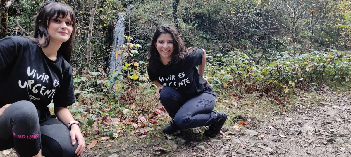 alimensal's tweet photo. Preciosa #RutaDelAlba en #SotoDeAgües.
Nos encantó aunque nos pilló un poco de lluvia, pero no pasa nada, ¡una aventura más! ☺️
Ahí estuvimos estrenando las camisetas de #PauDonés con su precioso mensaje:
#VivirEsUrgente 💪👏❤️
#Otoño
#Asturies https://t.co/soTbKKssAy