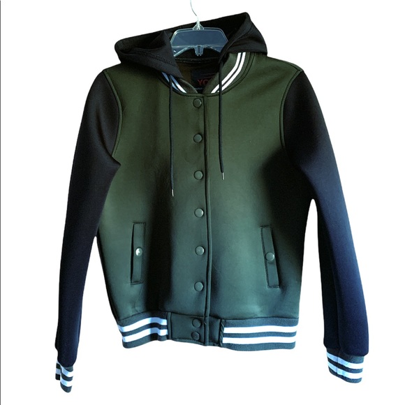 Samugirls's tweet photo. So good I had to share! Check out all the items I'm loving on @Poshmarkapp #poshmark #fashion #style #shopmycloset #adidas #yoki #avenue: https://t.co/34WUMejrLe https://t.co/hPd1V1Jyiy