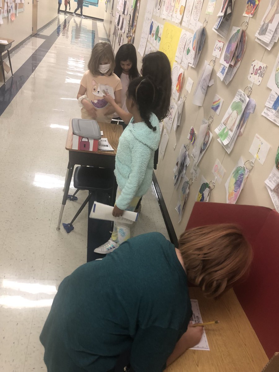 JosephC3rd2021's tweet photo. Election Day in 3rd grade! We completed a mock election on Duck for President against Grace for President! 🇺🇸🇺🇸 #ElectionDay @MorningsideES @AmyBrown2021 https://t.co/xzi8PQi3BN