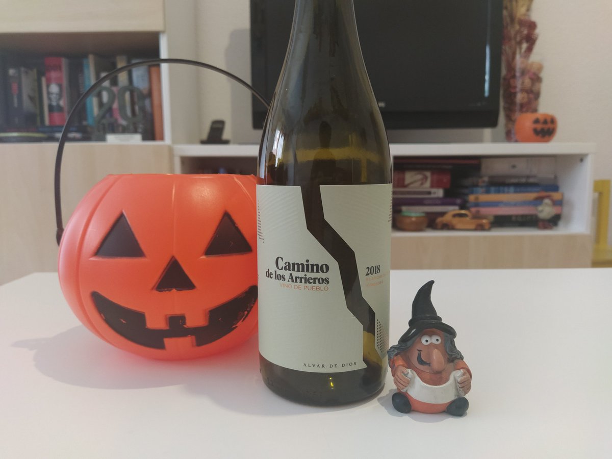 MiguelCallejaO's tweet photo. Momentos terroríficamente buenos en #Halloween 🎃 Fino, elegante, equilibrado, ligero, refrescante, frutoso y amable paso por boca, suaves especiados, estupenda acidez. Nos ha flipado. Ganas de más #AlvarDeDios 😍
🍷 Camino de los Arrieros 2018 @tierradesabor @wineissocial https://t.co/fcbhiLMf3x