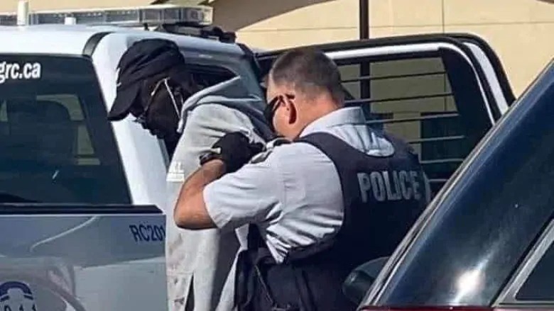 cbcjanjohnston's tweet photo. BREAKING. Deng Mabiour, acccused of first degree murder in the August 2020 death of Red Deer doctor Walter Reynolds, died of cancer in custody at Calgary Foothills Hospital last night. His trial was scheduled to begin later this month. https://t.co/mlxJCBTsfa