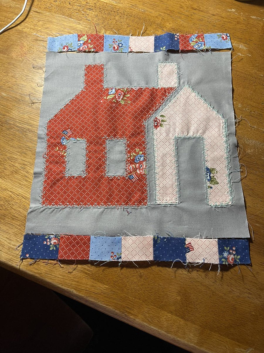 mamagshouse's tweet photo. #accuquilt #accuquiltgobig #accuquiltbuilt #accuquiltschoolhousedie #scrapbusting People ask what I do with the #accuquilt scraps. The #sashing was #made with the #windows #scraps. https://t.co/W53jnsW1Z4